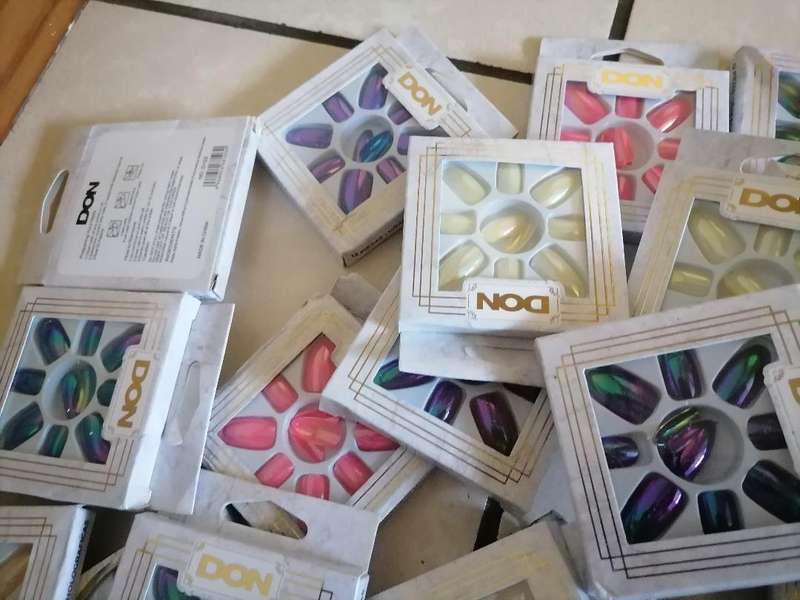 Lot of over 50x Don nail art nail sets - one bid for the lot