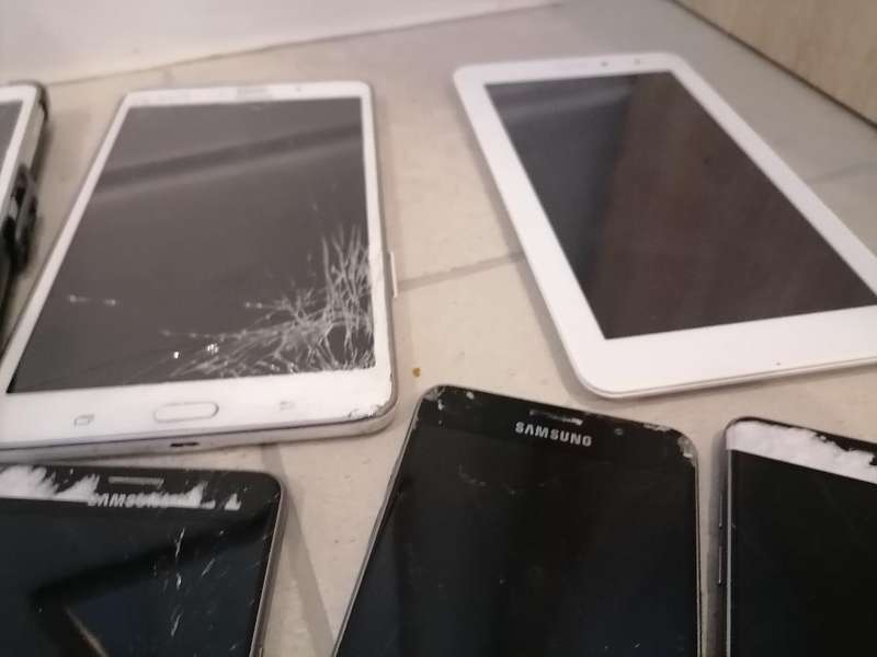 Bulk lot of defective tablets and cell phones - one bid for lot as per pics