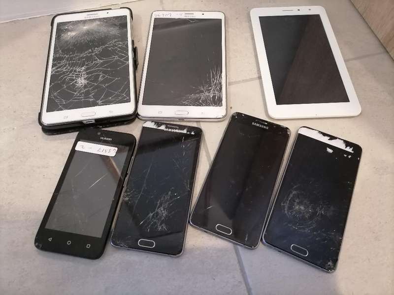 Bulk lot of defective tablets and cell phones - one bid for lot as per pics