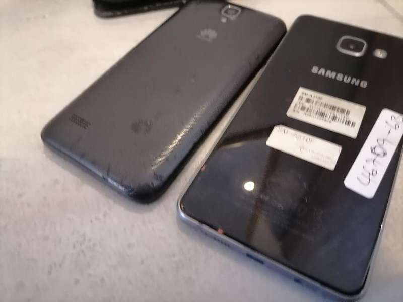 Bulk lot of defective tablets and cell phones - one bid for lot as per pics