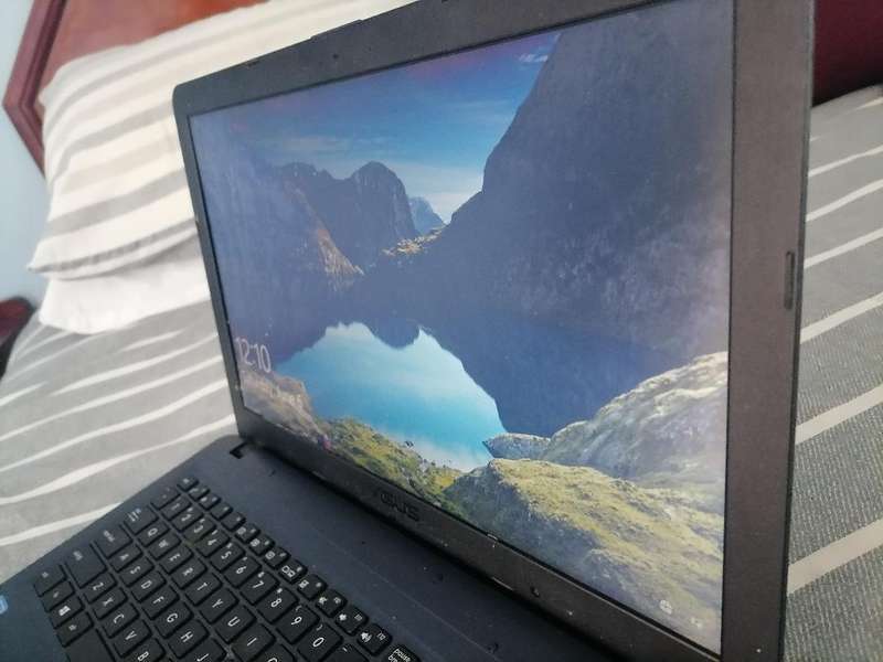 ASUS VIVOBOOK 15 LAPTOP.N3550, 4GB RAM , 320GB HDD,W10.BATTERY GOOD*CHARGER NOT INCL*