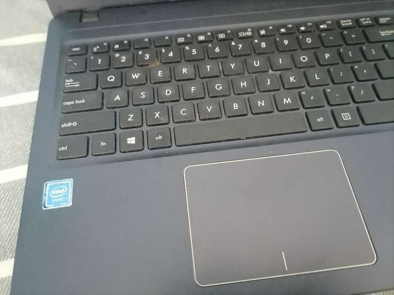 ASUS VIVOBOOK 15 LAPTOP.N3550, 4GB RAM , 320GB HDD,W10.BATTERY GOOD*CHARGER NOT INCL*