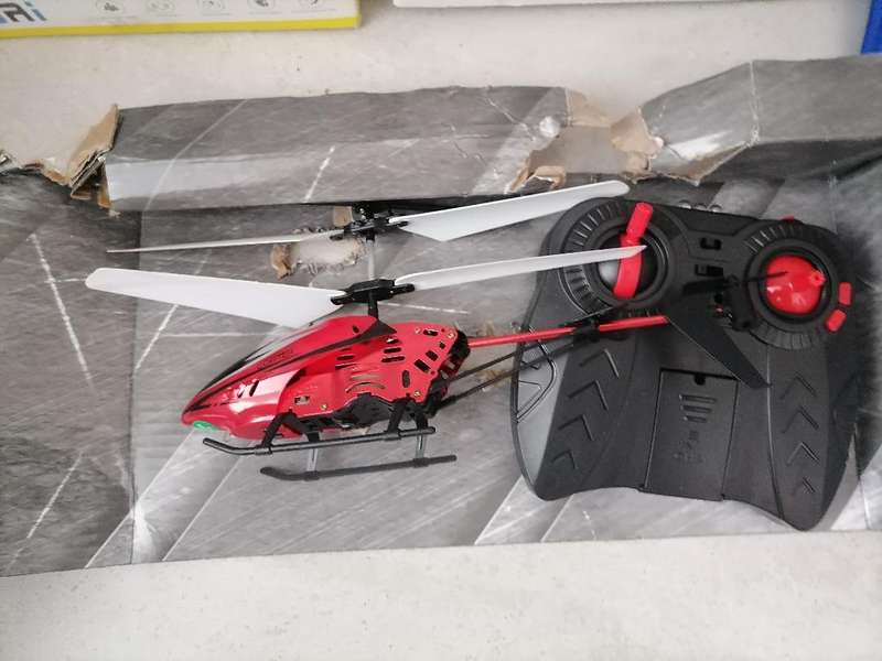 *ONE BID FOR LOT*DRONE WITH CONTROLLER IN CARRY CASE,REMOTE HELICOPTER ETC*UNTESTED*