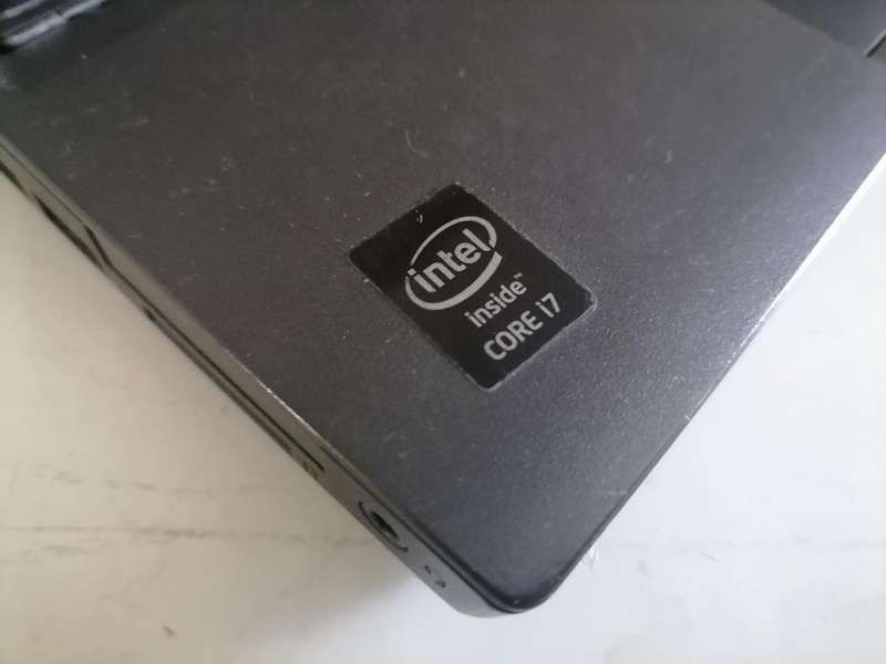 *i7 LENOVO THINKPAD T540P LAPTOP*POWERS ON AND OFF*SOLD AS IS**