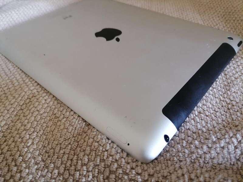 Apple iPad A1430 10 INCH,WIFI AND 4G*LIQUIDATION ITEM, SOLD AS IS**