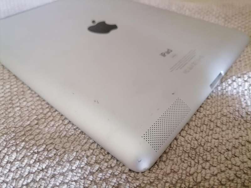 Apple iPad A1430 10 INCH,WIFI AND 4G*LIQUIDATION ITEM, SOLD AS IS**