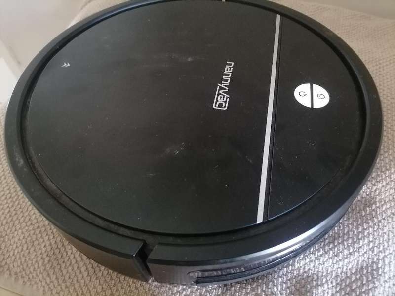 *NANNY VAC SMART ROBOT VACUUM*WORKING, NEEDS BRUSHES*