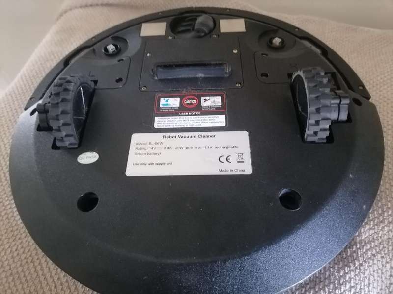 *NANNY VAC SMART ROBOT VACUUM*WORKING, NEEDS BRUSHES*