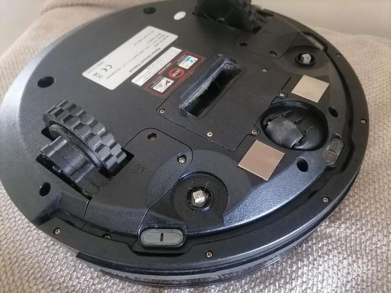 *NANNY VAC SMART ROBOT VACUUM*WORKING, NEEDS BRUSHES*