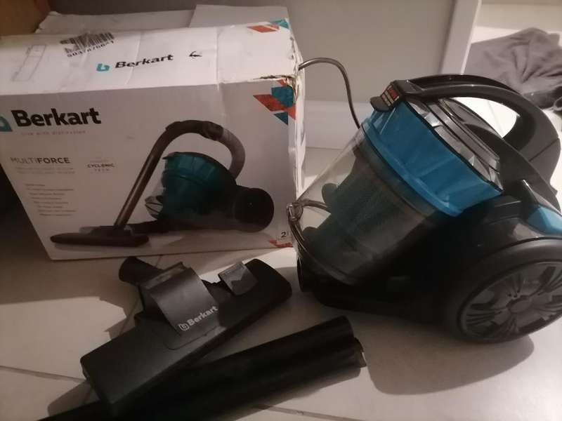 *BERKART MULTIFORCE VACUUM IN BOX WITH ATTACHMENTS*MOTOR SEAMS A BIT LOW ON SUCTION*