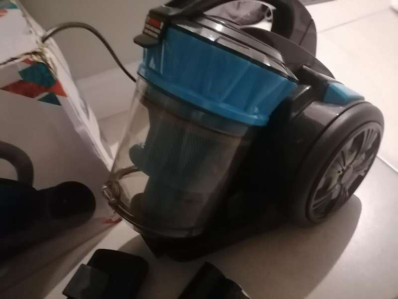 *BERKART MULTIFORCE VACUUM IN BOX WITH ATTACHMENTS*MOTOR SEAMS A BIT LOW ON SUCTION*