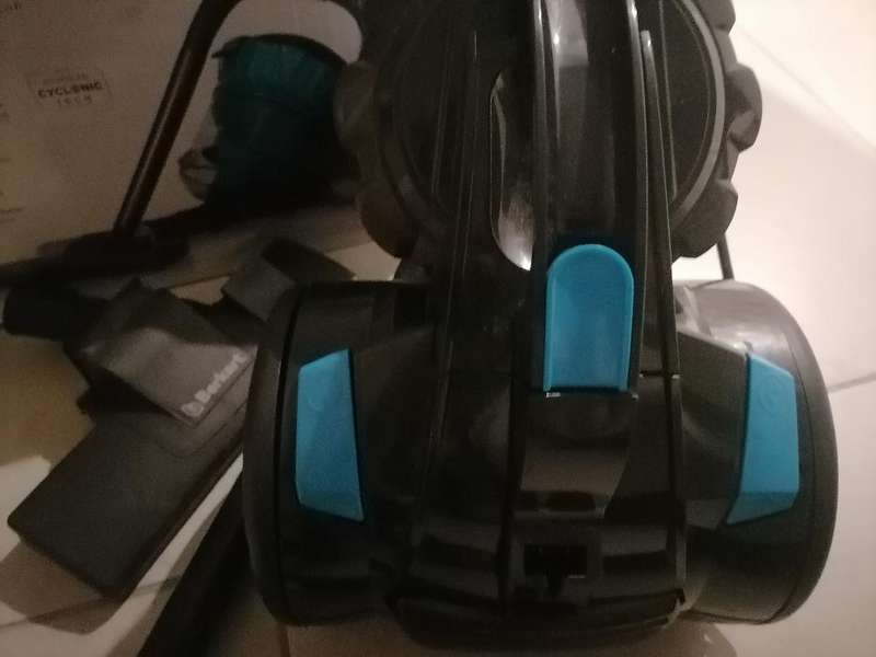 *BERKART MULTIFORCE VACUUM IN BOX WITH ATTACHMENTS*MOTOR SEAMS A BIT LOW ON SUCTION*