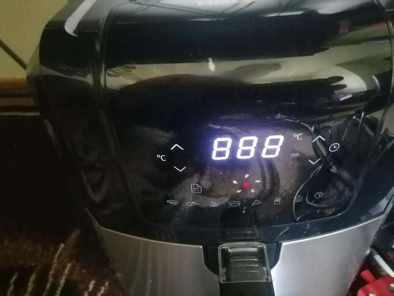YEAR END CLEARANCE SALE, ALL MUST GO*DEFECTIVE HISENSE  AIR FRYER IN BOX(POWERS ON AND OFF)