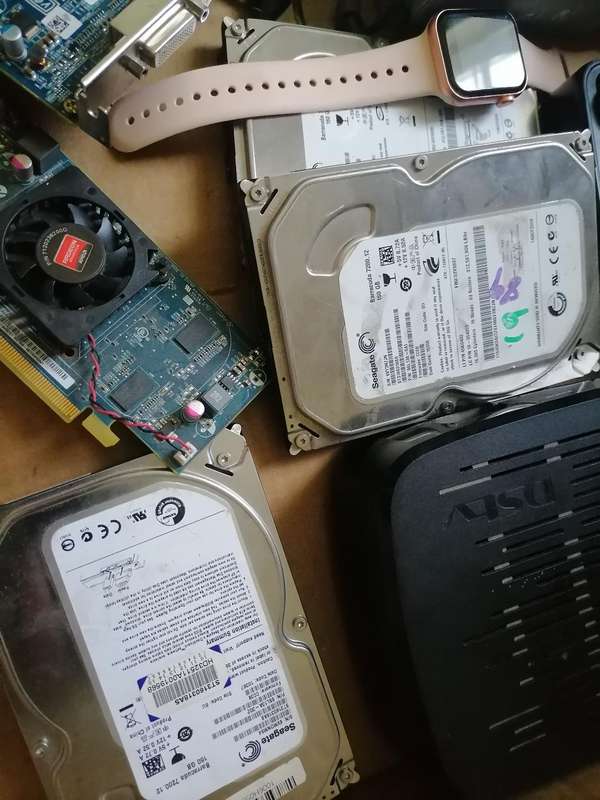 *WEEKEND SPECIAL*BULK LOT OF UNTESTED /FAULTY ELECTRONICS*ONE BID FOR LOT*