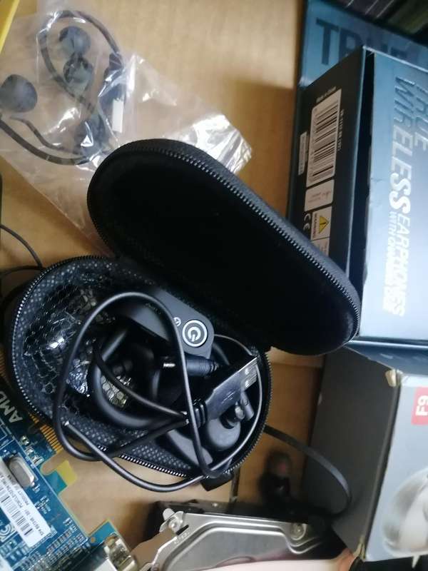 *WEEKEND SPECIAL*BULK LOT OF UNTESTED /FAULTY ELECTRONICS*ONE BID FOR LOT*