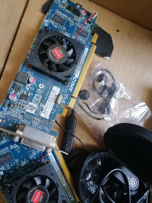 *WEEKEND SPECIAL*BULK LOT OF UNTESTED /FAULTY ELECTRONICS*ONE BID FOR LOT*
