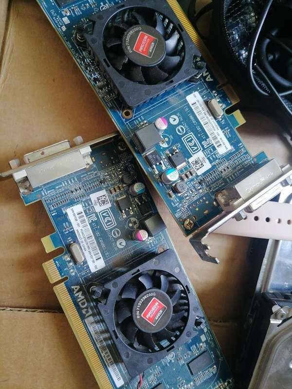 *WEEKEND SPECIAL*BULK LOT OF UNTESTED /FAULTY ELECTRONICS*ONE BID FOR LOT*