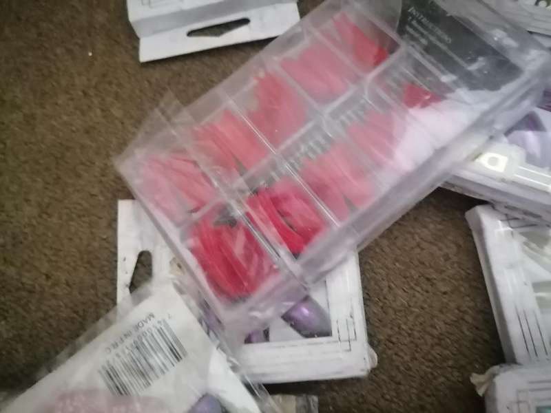 *WEEKEND SPECIAL*Lot of +-200 nail art nail sets - one bid for the lot