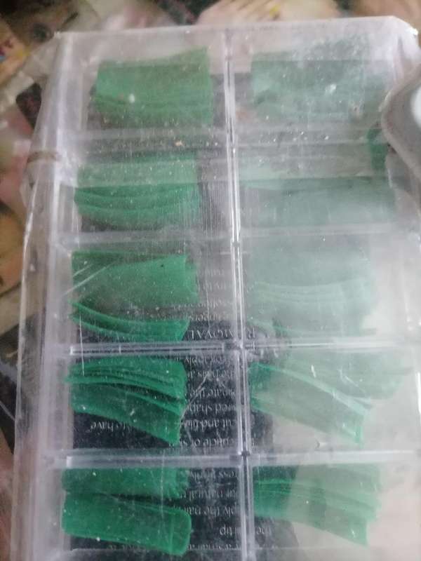 *WEEKEND SPECIAL*Lot of +-200 nail art nail sets - one bid for the lot