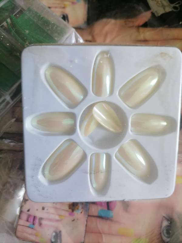 *WEEKEND SPECIAL*Lot of +-200 nail art nail sets - one bid for the lot