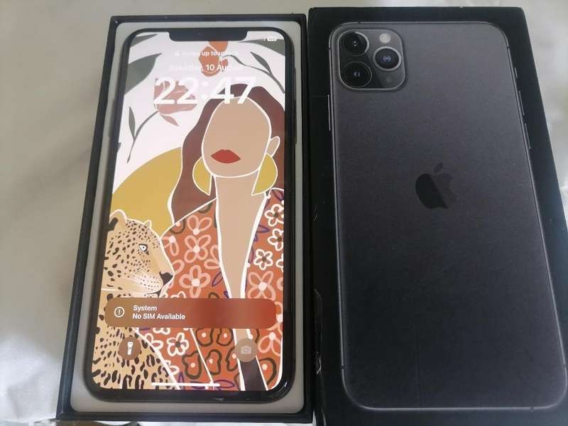 APPLE IPHONE 11 PRO MAX WITH BOX,POWER CORD*TOUCH SCREEN NOT WORKING*SOLD AS IS*