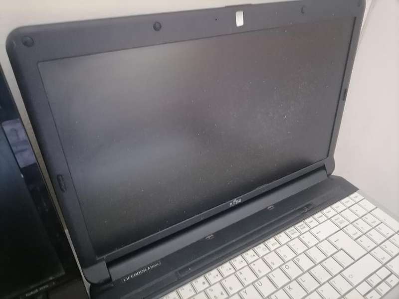 LOT OF 2 X LAPTOPS, ONE BID FOR BOTH, SOLD AS IS*