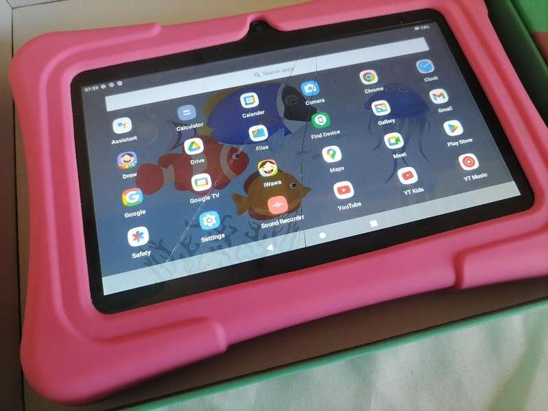 Pritom K7 PRO Android 2 GB RAM. in box with charger  and pouch. screen cracked