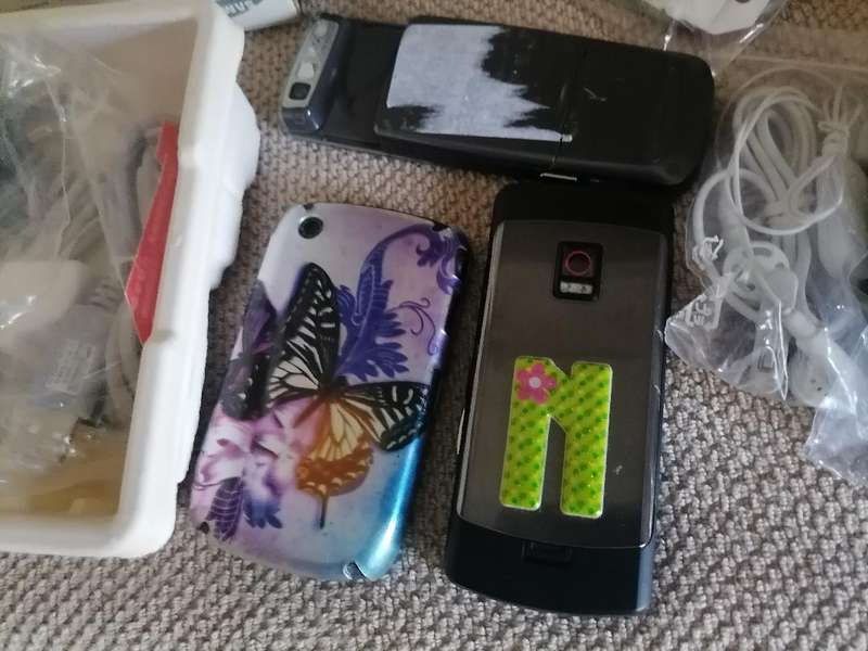 LOT OF UNTESTED CELLPHONES,CABLES,HEADSETS ETC*ONE BID FOR THE LOT