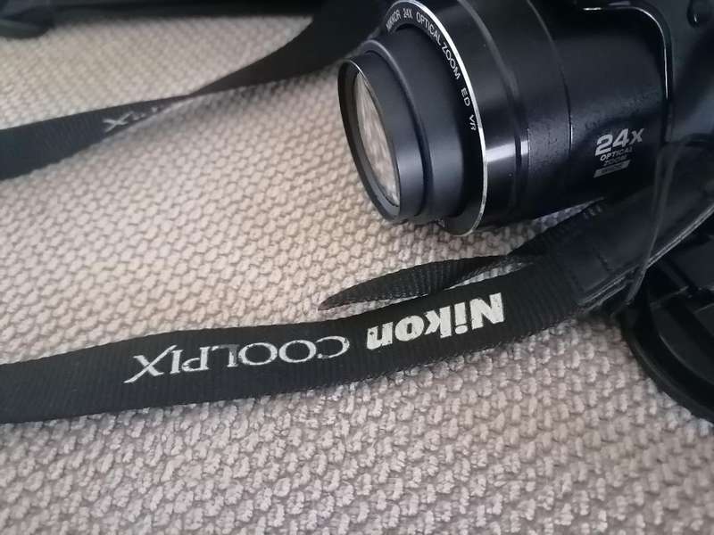 Nikon Coolpix P90 Camera,tilt lcd screen, charger, 2 batteries, in bag*excellent condition*
