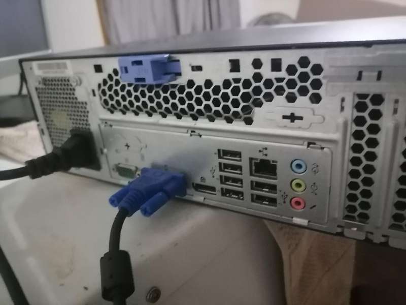 i5 LENOVO M SERIES MIDI PC DESKTOP*500GB HDD,4GB RAM*POWERS ON AND OFF*SOLD AS IS