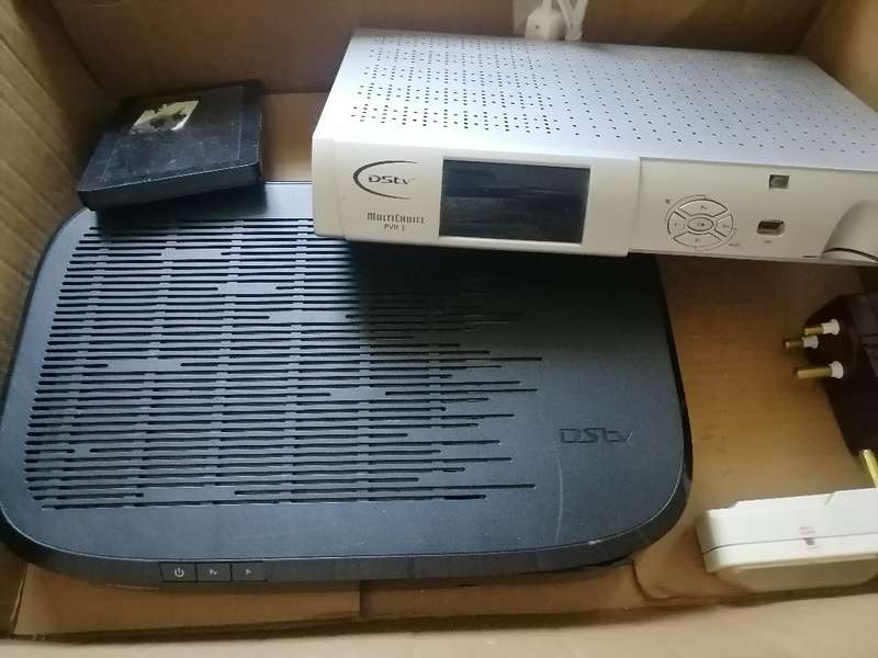 *WEEKEND SPECIAL*BULK LOT OF UNTESTED DSTV EXPLORERS,WALKA,SURGE PLUGS ETC
