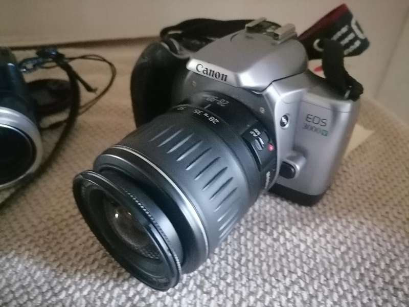 Lot of 3 x Cameras*one bid for the lot*untested*