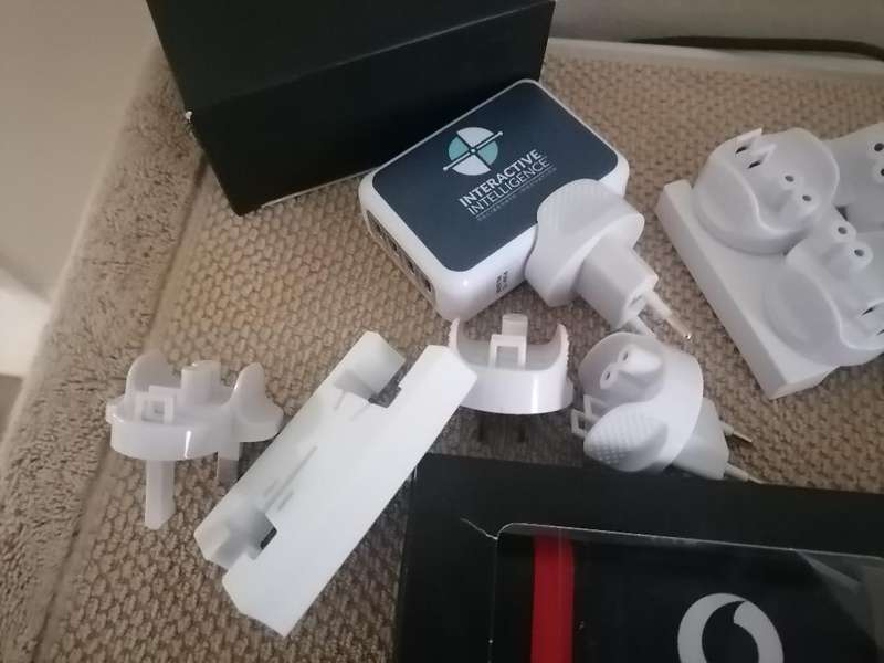 Portable Power Banks and Chargers - Lot of Multiple Items