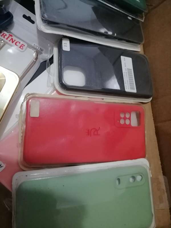 LOT OF +-40 NEW CELLPHONE COVERS