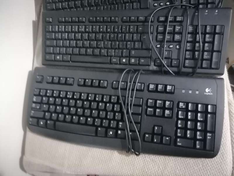 Lot of 8 x working Keyboards