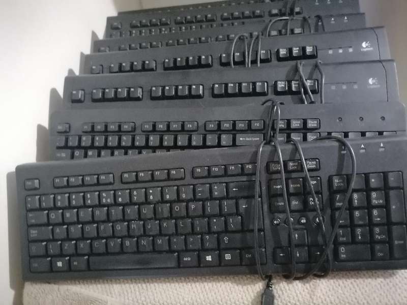 Lot of 8 x working Keyboards