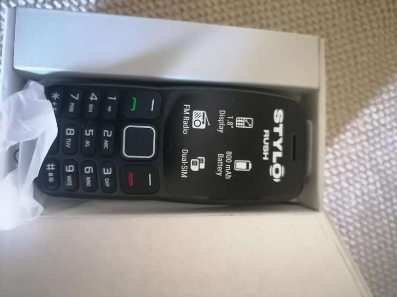 Lot of 5 phones