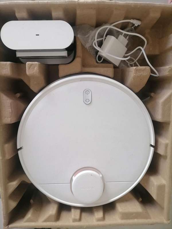 Xiaomi Mi Robot Smart Vacuum Mop S10 with Charging Station & Attachments