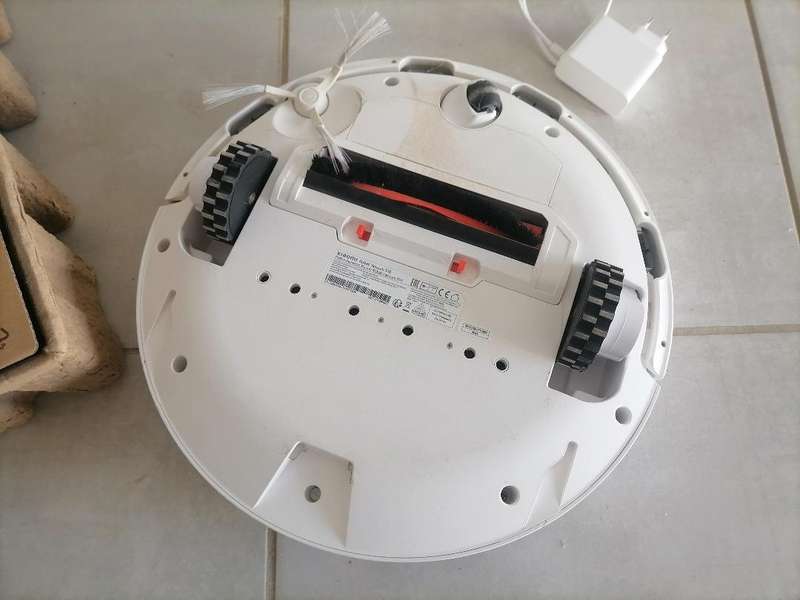 Xiaomi Mi Robot Smart Vacuum Mop S10 with Charging Station & Attachments