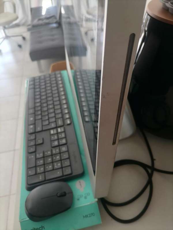 Apple A1224 iMac, working with keyboard and mouse