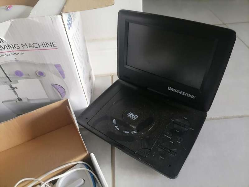 *Weekend Special*BULK LOT OF UNTESTED ELECTRONICS*ONE BID FOR THE LOT*