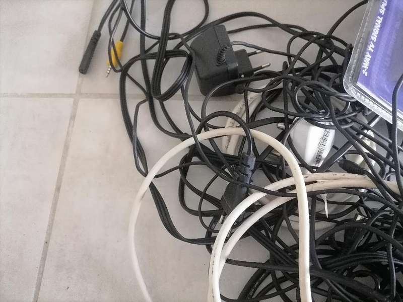 *Weekend Special*BULK LOT OF UNTESTED ELECTRONICS*ONE BID FOR THE LOT*