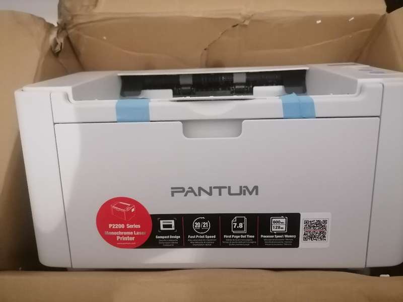 *NEW PANTAM P2200 LAZER PRINTER*WITH TONER*SLIGHT DAMAGE ON BOTTOM TRAY*