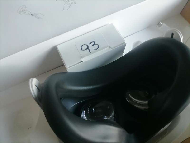 2 X OCCULUS QUEST 2 VIRTUAL REALITY HEADSETS