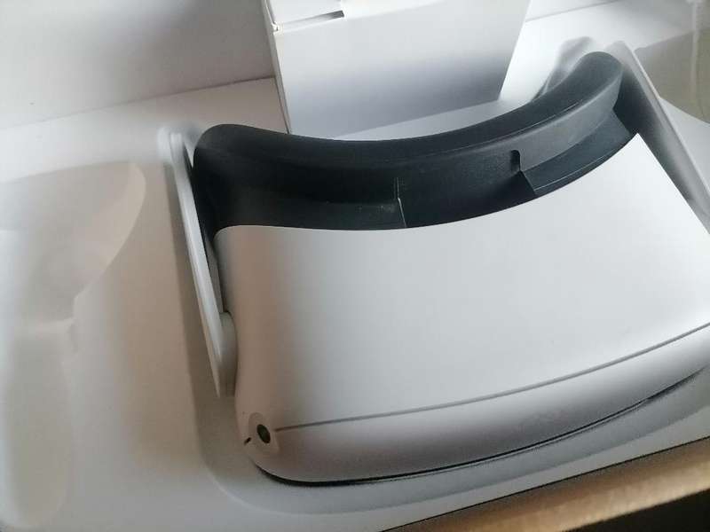 2 X OCCULUS QUEST 2 VIRTUAL REALITY HEADSETS