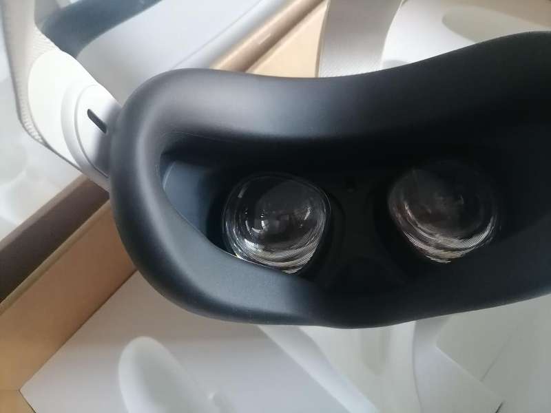 2 X OCCULUS QUEST 2 VIRTUAL REALITY HEADSETS