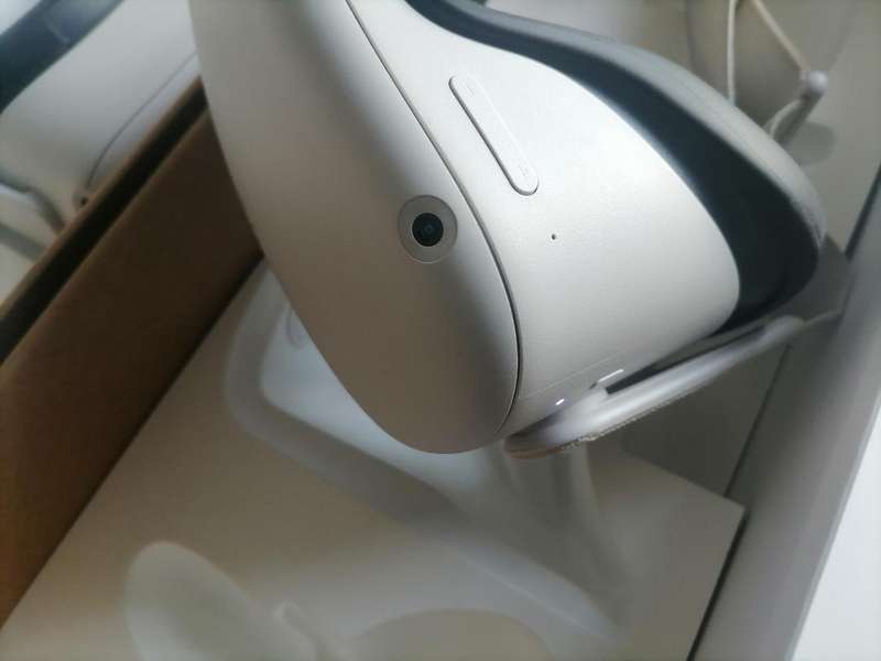 2 X OCCULUS QUEST 2 VIRTUAL REALITY HEADSETS