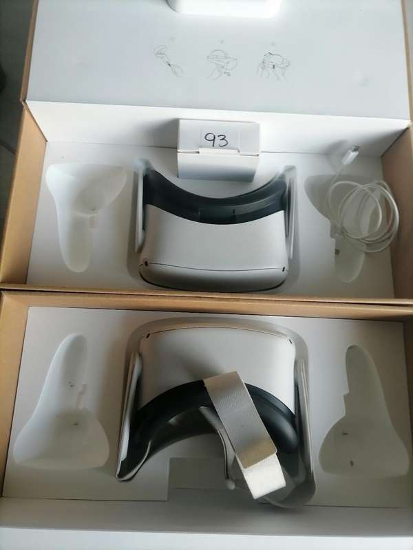 2 X OCCULUS QUEST 2 VIRTUAL REALITY HEADSETS