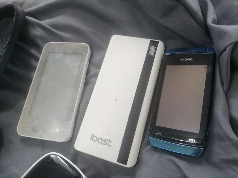 Bulk lot of electronics*one bid for the lot*