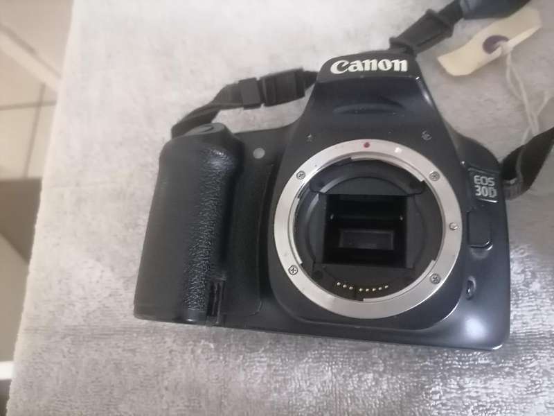 LOT OF 2 CAMERAS*ONE BID FOR LOT*CANON EOS800D+CANON EOS30D